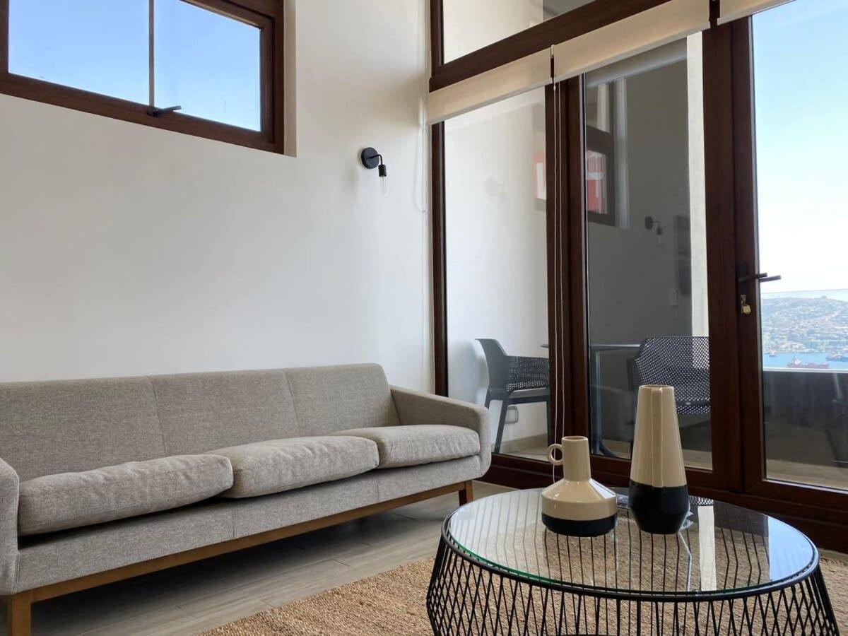 Hom I Amplio Loft Con Mejorvista Al Puerto De 1413